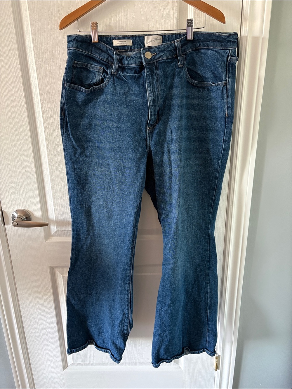 Universal thread High Rise Flare Jeans in Deep Indigo